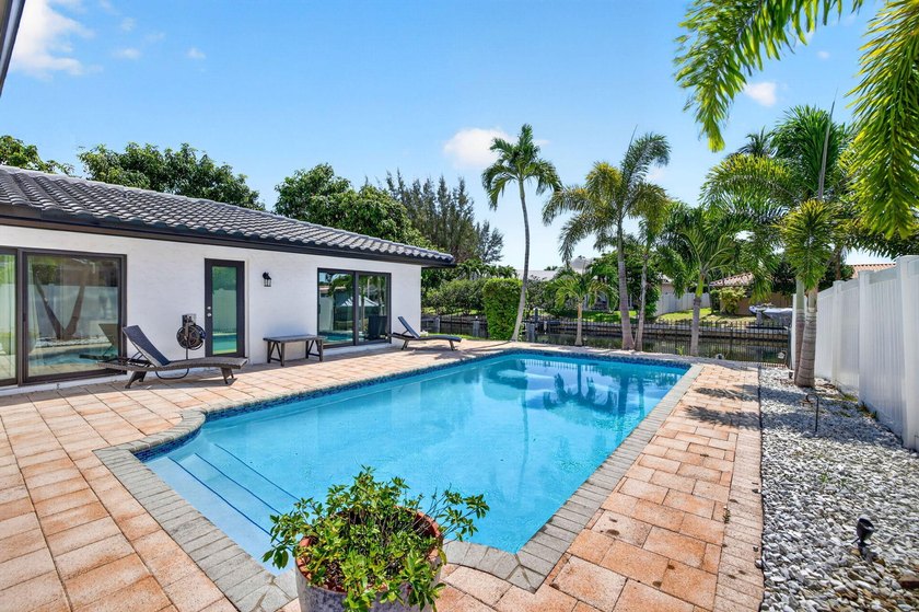 MOVE-IN READY! Rare waterfront retreat on a quiet cul-de-sac in - photo 41