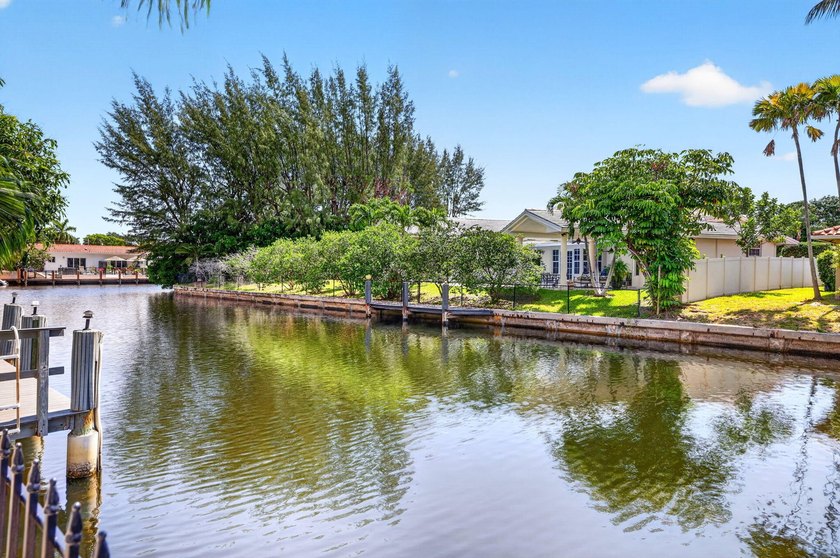 MOVE-IN READY! Rare waterfront retreat on a quiet cul-de-sac in - photo 44