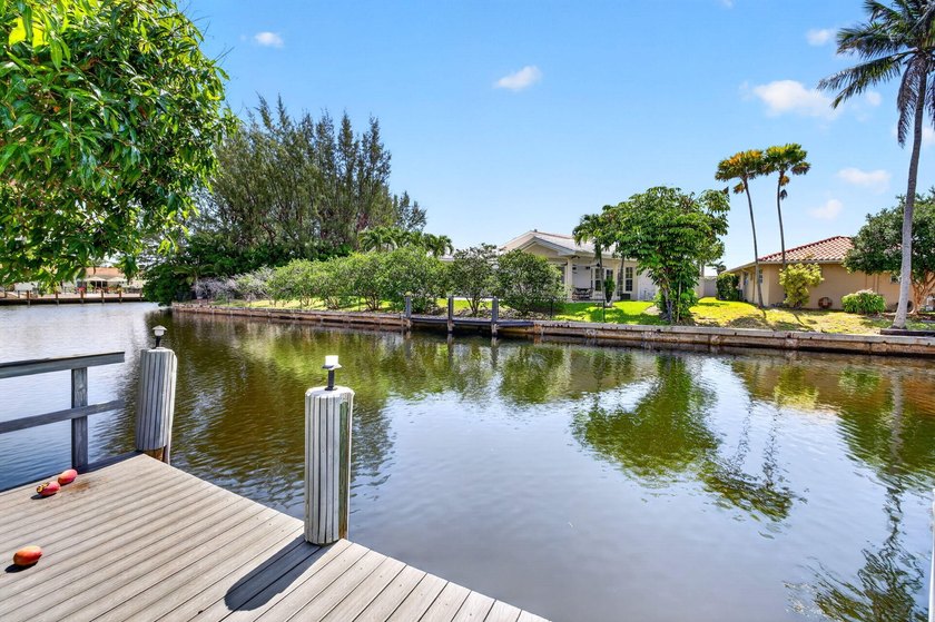 MOVE-IN READY! Rare waterfront retreat on a quiet cul-de-sac in - photo 46