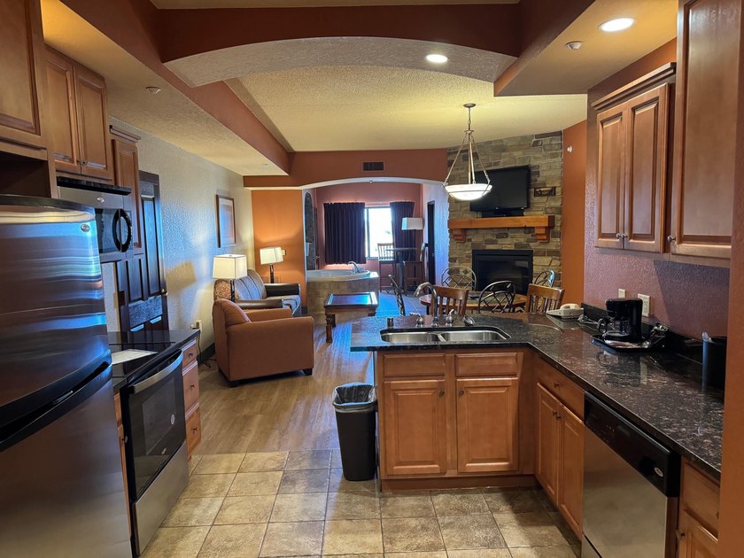 Located on the fifth floor, this spacious three bedroom condo - photo 8