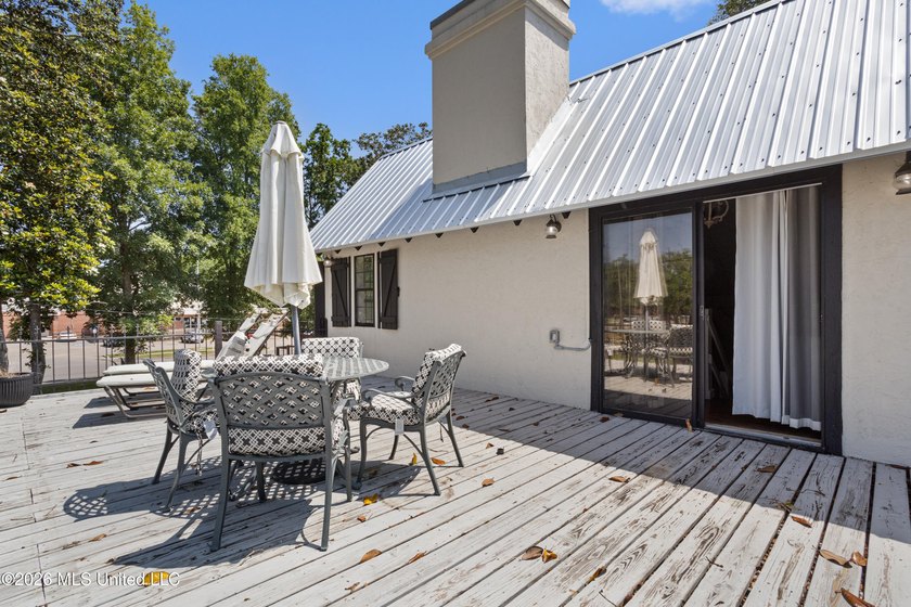 Tucked away on the charming and distinctive Father Ryan Avenue - photo 40