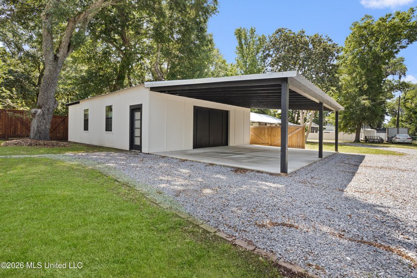 Tucked away on the charming and distinctive Father Ryan Avenue - photo 46