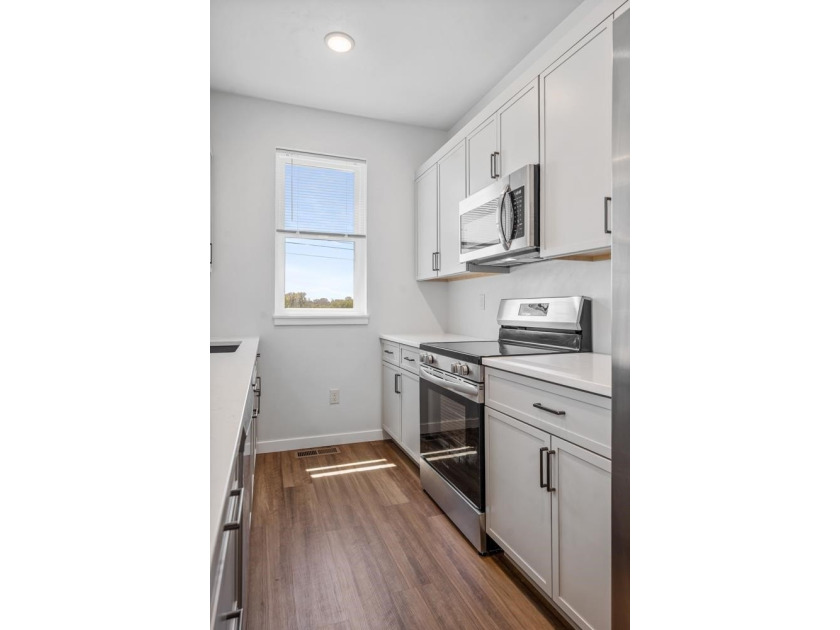 Gorgeous new-build 2BR/2BA zero-entry ranch condominium near - photo 12