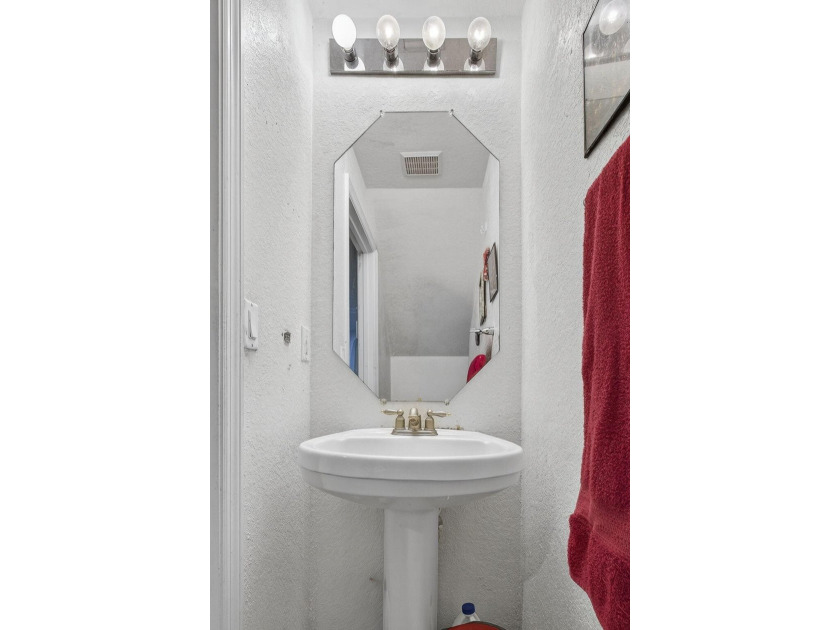 Beautiful 2-story townhome in gated community with resort style - photo 13