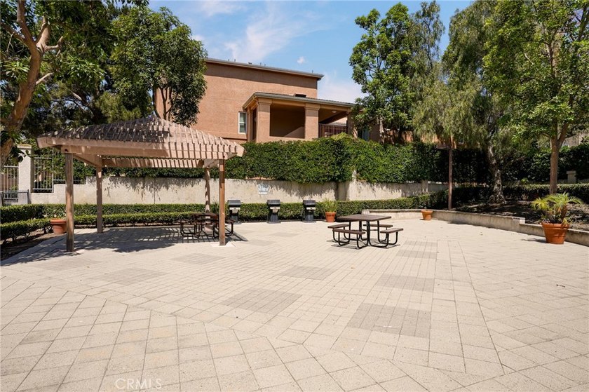 BONUS ROOM + MOVE-IN READY! Welcome to this beautifully updated - photo 21