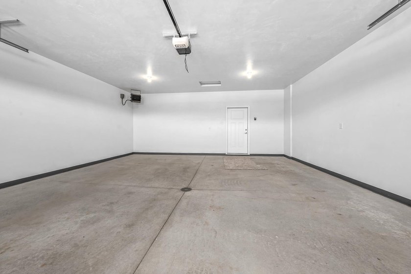 Gorgeous new-build 2BR/2BA zero-entry ranch condominium near - photo 29