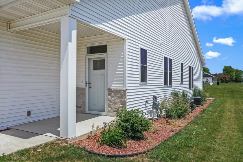 Gorgeous new-build 2BR/2BA zero-entry ranch condominium near - photo 36