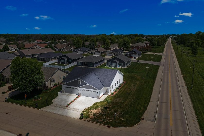 Gorgeous new-build 2BR/2BA zero-entry ranch condominium near - photo 40