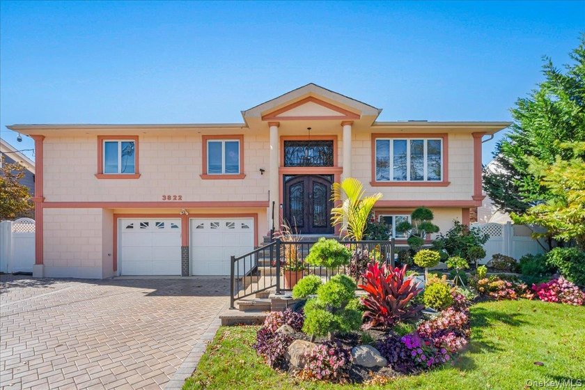 This expansive custom 3000sf renovated home with Central Air - photo 2