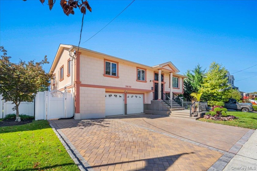 This expansive custom 3000sf renovated home with Central Air - photo 3