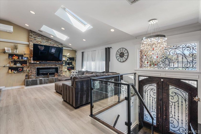 This expansive custom 3000sf renovated home with Central Air - photo 9