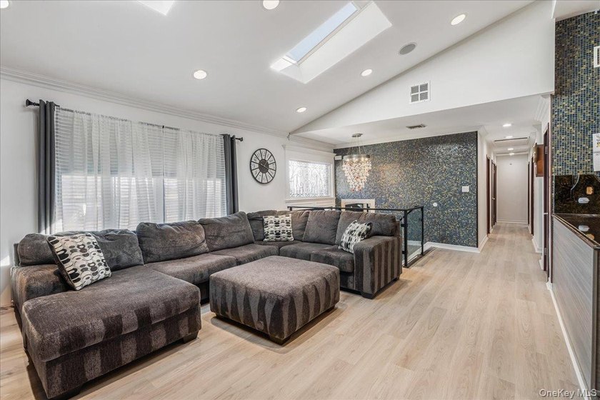 This expansive custom 3000sf renovated home with Central Air - photo 10