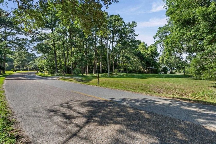 Discover the perfect opportunity to build your waterfront home - photo 2