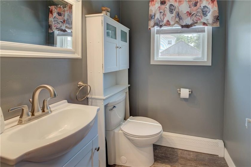 Warren Gem! Move right into this beautifully updated home - photo 15
