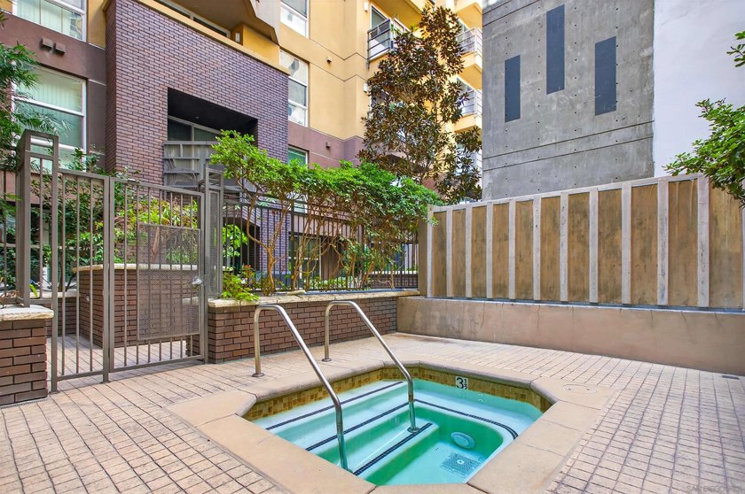 Short Sale Approved at $360,000. This is a true fixer - photo 14