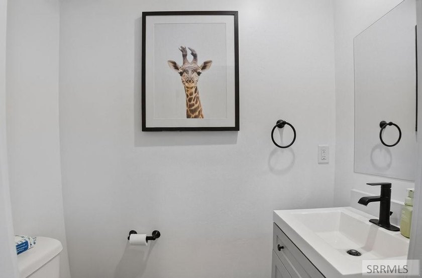 Welcome to 85 E Legacy Drive! Built in 2022, this immaculate - photo 14