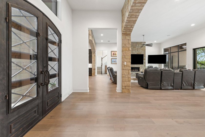 Life is better on Lake LBJ! This stylish custom-built lake house - photo 17