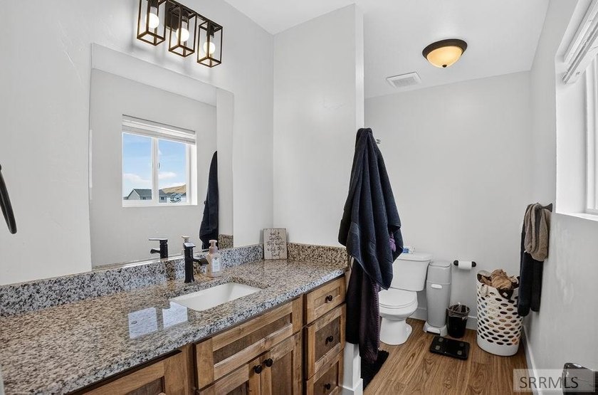 Welcome to 85 E Legacy Drive! Built in 2022, this immaculate - photo 27