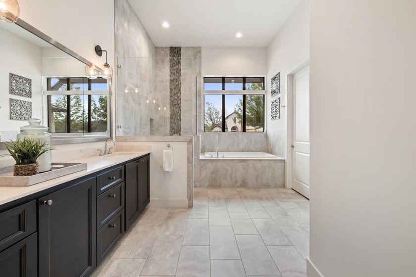 Life is better on Lake LBJ! This stylish custom-built lake house - photo 30