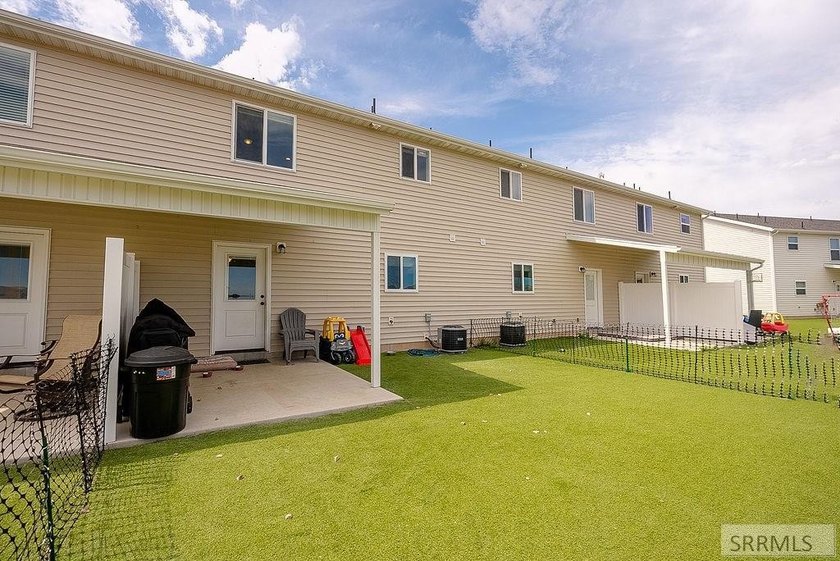 Welcome to 85 E Legacy Drive! Built in 2022, this immaculate - photo 31