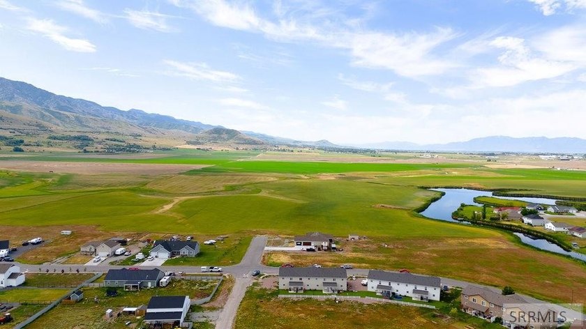 Welcome to 85 E Legacy Drive! Built in 2022, this immaculate - photo 32
