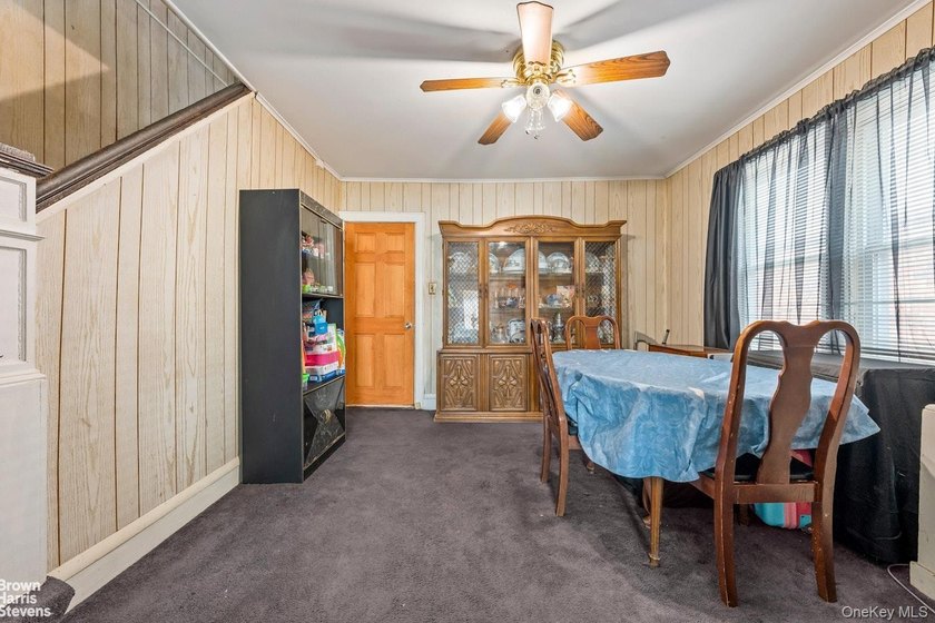 Fully detached single-family home in a prime location. Three - photo 4