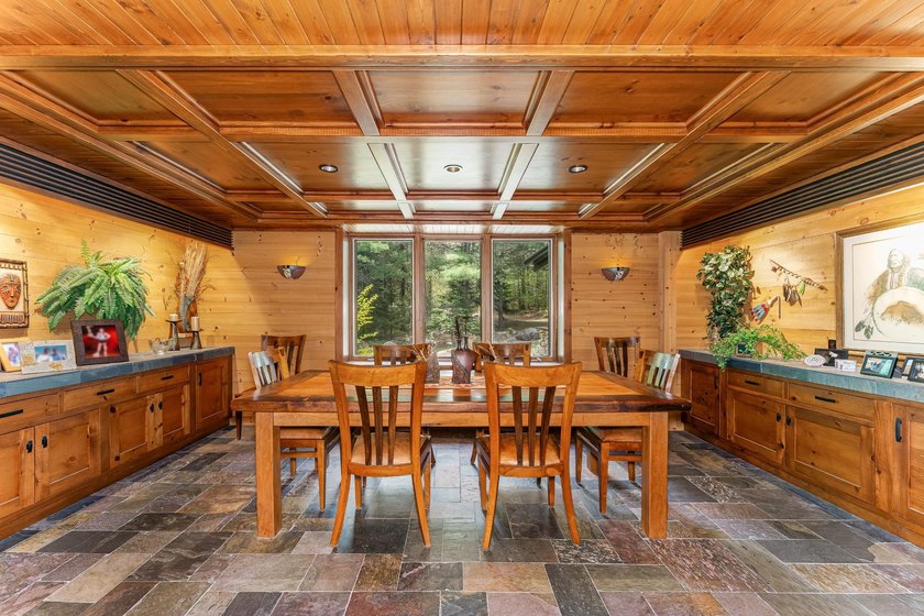 This luxury 4BR/3BA custom estate near Land O'Lakes sits on 14 - photo 11