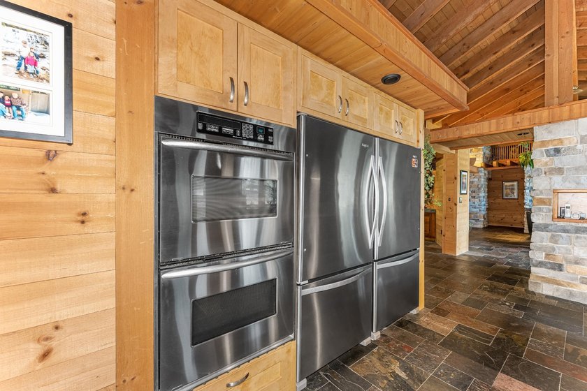 This luxury 4BR/3BA custom estate near Land O'Lakes sits on 14 - photo 12