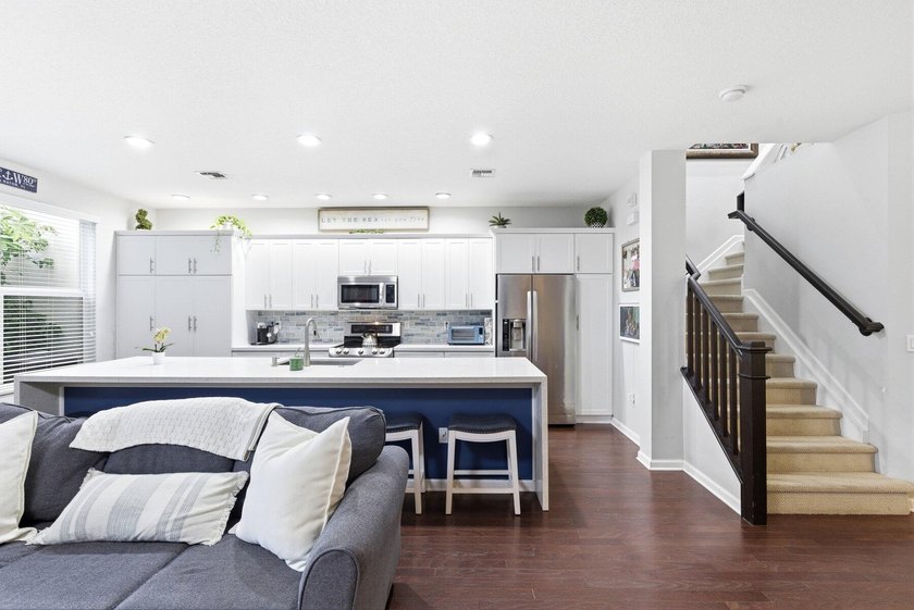 Beautifully updated newer-construction townhome in the - photo 12