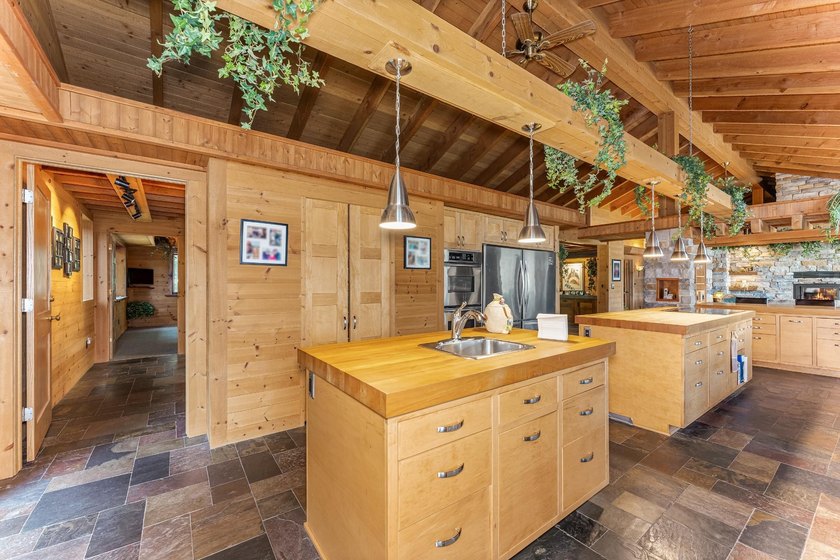 This luxury 4BR/3BA custom estate near Land O'Lakes sits on 14 - photo 14