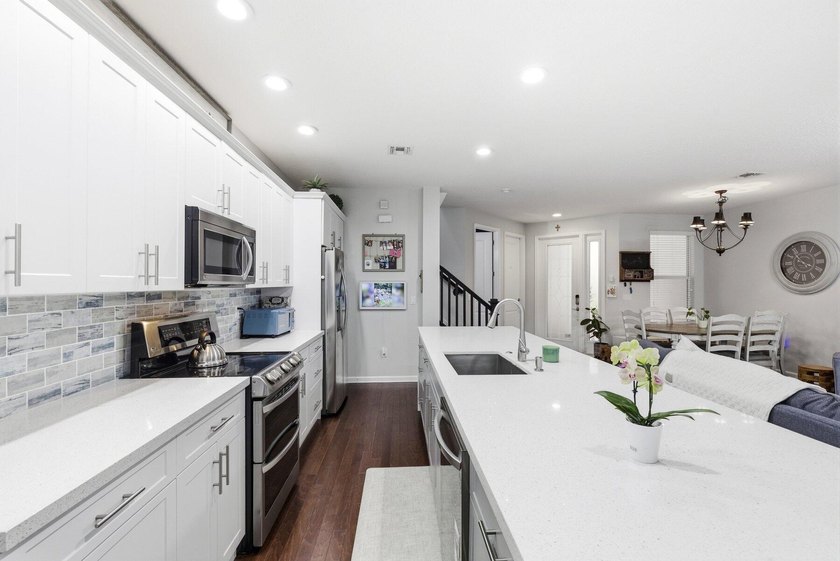 Beautifully updated newer-construction townhome in the - photo 14