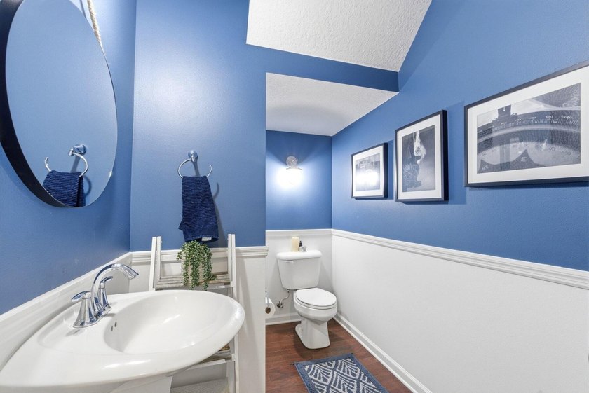 Beautifully updated newer-construction townhome in the - photo 16