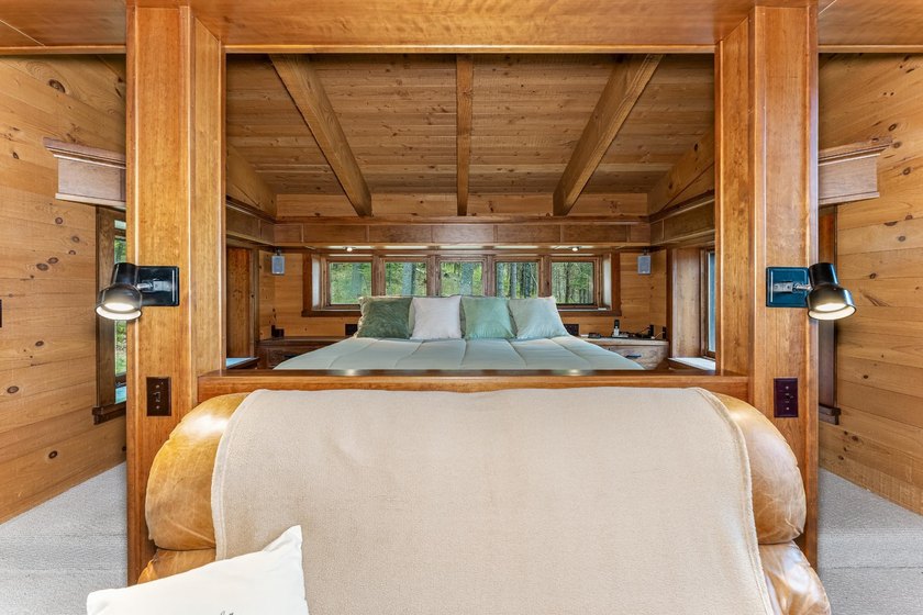 This luxury 4BR/3BA custom estate near Land O'Lakes sits on 14 - photo 19