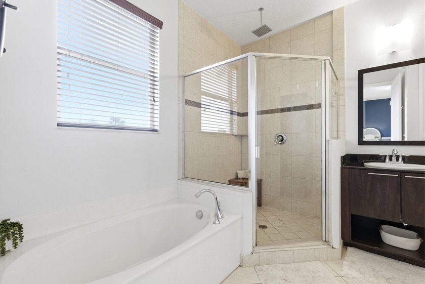 Beautifully updated newer-construction townhome in the - photo 20