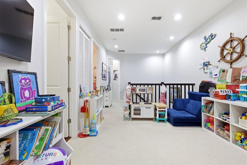 Beautifully updated newer-construction townhome in the - photo 24