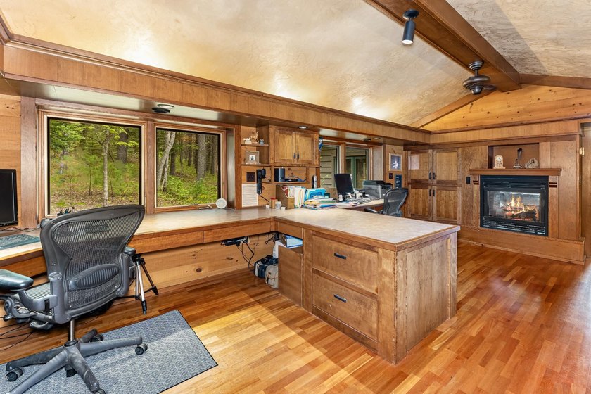 This luxury 4BR/3BA custom estate near Land O'Lakes sits on 14 - photo 25