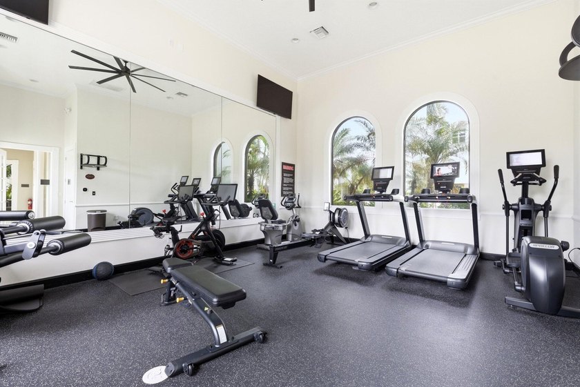 Beautifully updated newer-construction townhome in the - photo 35