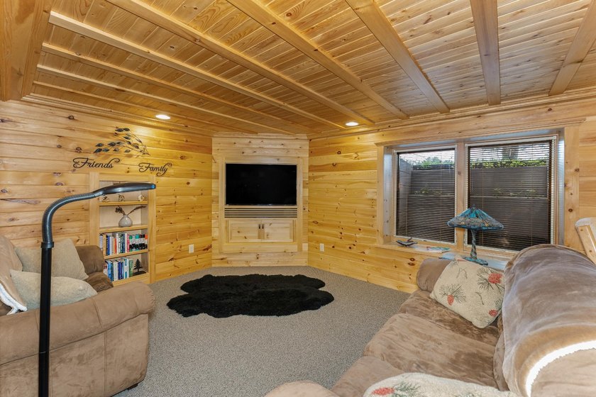 This luxury 4BR/3BA custom estate near Land O'Lakes sits on 14 - photo 37