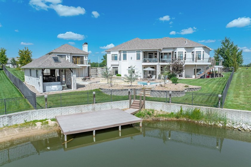 Luxury living with every detail in place! This stunning - photo 4