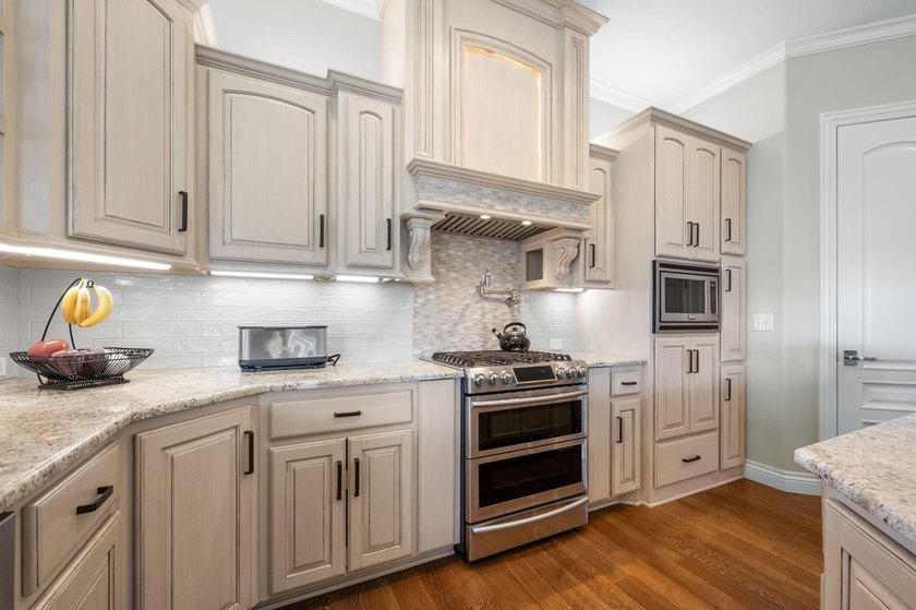 Luxury living with every detail in place! This stunning - photo 7