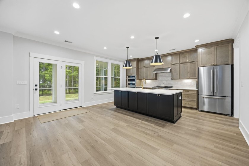 Welcome to 2031 Comradery Way in the sought-after Longwood - photo 12
