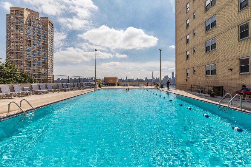 MOST DESIREABLE RENOVATED RIVERFRONT ONE BEDROOM WITH GORGEOUS - photo 13
