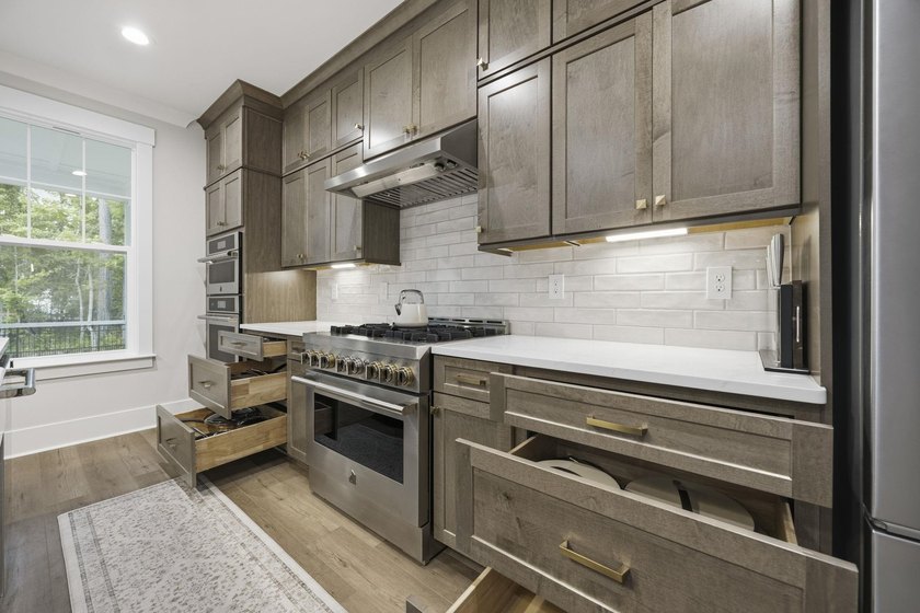 Welcome to 2031 Comradery Way in the sought-after Longwood - photo 14