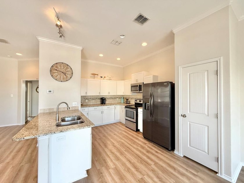DON'T LET DAYS ON MARKET STOP YOU! This home has a new roof as - photo 15