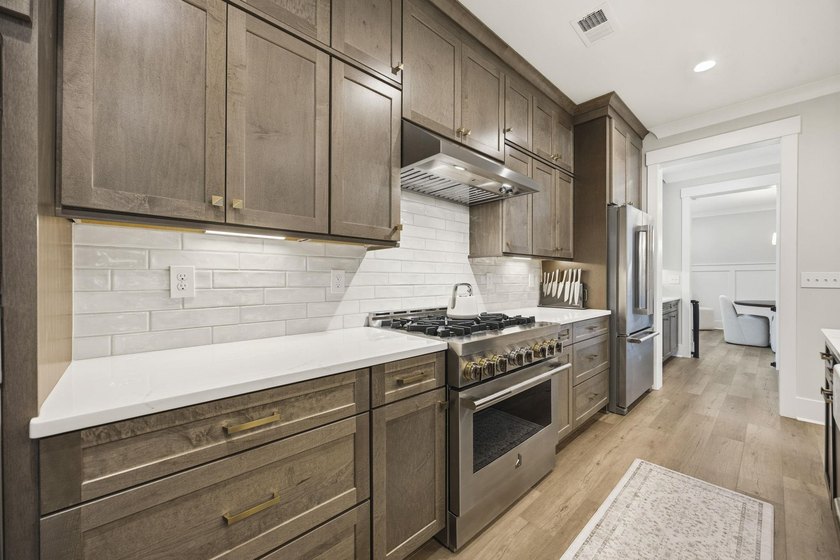 Welcome to 2031 Comradery Way in the sought-after Longwood - photo 19