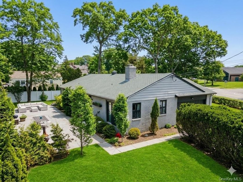This beautiful ranch is set on .33 of an acre - photo 22