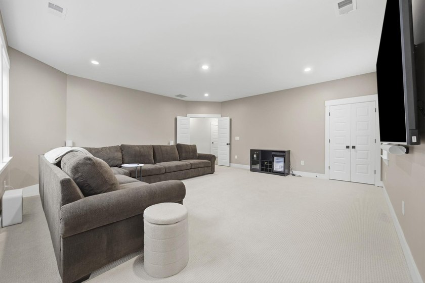 Welcome to 2031 Comradery Way in the sought-after Longwood - photo 29