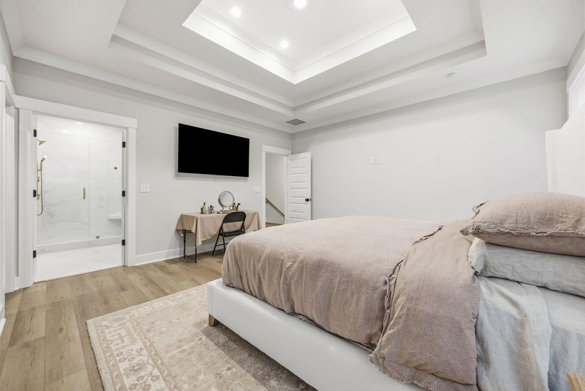 Welcome to 2031 Comradery Way in the sought-after Longwood - photo 33