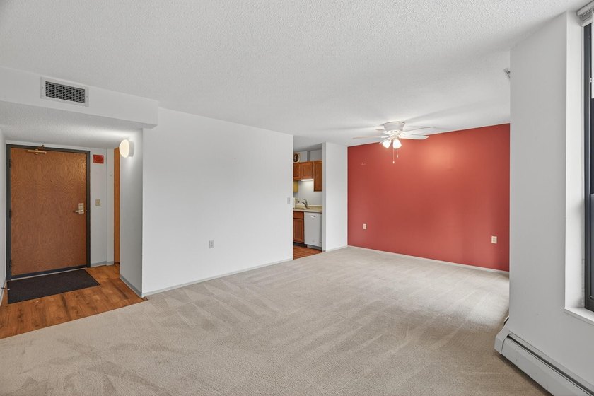 Clean, move-in ready, third floor 2-Bedroom condo in a thriving - photo 5