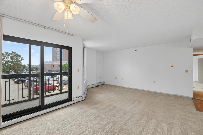 Clean, move-in ready, third floor 2-Bedroom condo in a thriving - photo 7